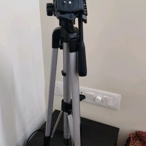 Amazon Basics Tripod 60"