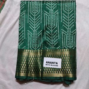 💥🆕️ Green Saree With Golden Woven Border