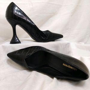 Shoeexpress Black Pointed-Toe pumps