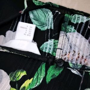 H&M Black & Green Floral Print Top