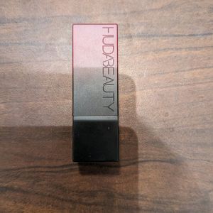 Huda Beauty Bullet 💄 Lipstick