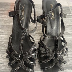 Only 500 Rs 👠Black Heel