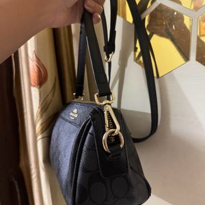 COACH HIGH QUALITY SLING BAG