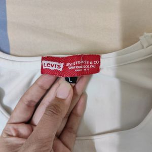 LEVIS Tshirt Without Any Fault