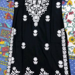 Women's Embroidered Kurta