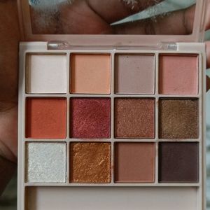 Mars Eyeshadow Palette With 5 Shimmers