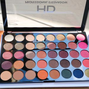 SwissBeauty Eyeshadow Palette And SugarPop Sponge