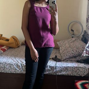 Sleeveless burgundy Top