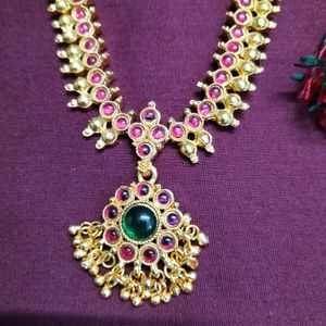 Beautiful Jewellery Set - Necklace And Earrings