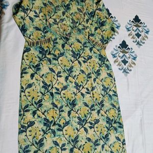 Women Green Floral Printed Kurta With Bottom