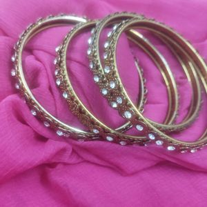 Women Golden Metal Stone Studd 4 Bangles