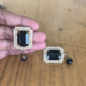 Black 🖤 Earrings With Studs