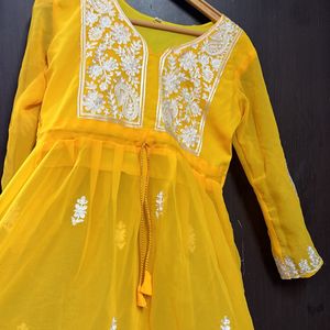 I Am Selling Yellow Short  Chikankari Kurta