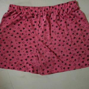 Heart print pink shorts