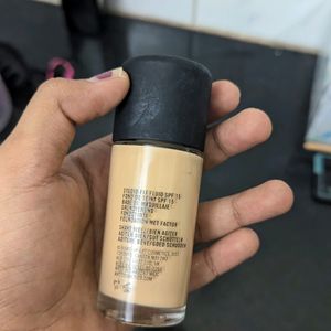 Original MAC Foundation NC20💕😍 Full Size