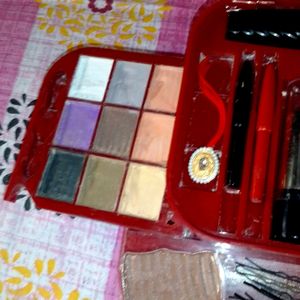 Lily Water Shine Makeup Kit