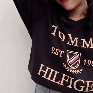 Price Drop ✨Black Tommy Hilfiger  Sweatshir