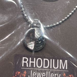 Silver Pendant And Chain -01