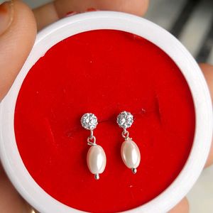 Beautiful New Pearl Earrings