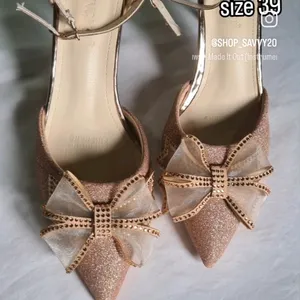 Size 39, Imported Bowed Heels