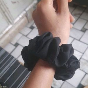 Set Of 2 Black Scrunchies