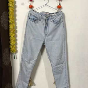 Levis High Waisted Jeans