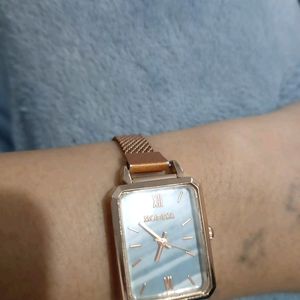 It's Very Pretty Looking Watch In Rose Gold