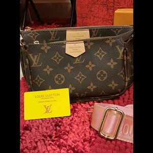 LOUIS VUITTON SLING BAG