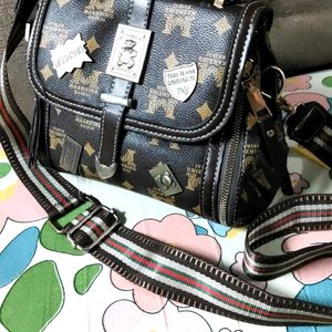 Imported Oathaso Moshoino Sling Bag 🛍️🛍️💰💰