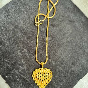 A beautiful set of Gold plated necklace