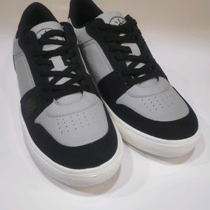 Mens Vegan leather PU sneaker size 8 🔥