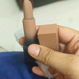 Huda Beauty Lipstick - Staycation