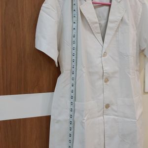 White Apron /Lab Coat With Collar And Pockets