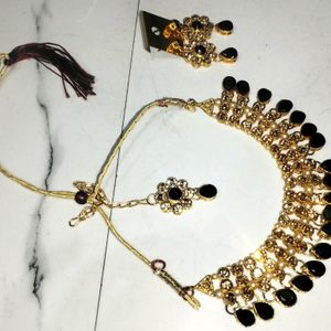 Black Golden Necklace Set With Mangtika