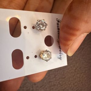 Round Diomond Studs