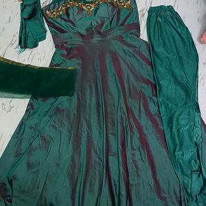 Beautiful Green Gown For Women 4pc