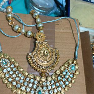 Beautiful Nacklace & Earnings And Magtika