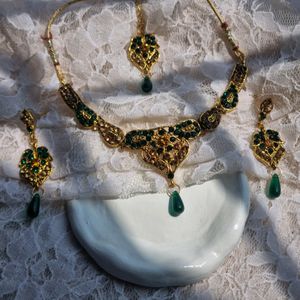 Green Necklace Set With Box