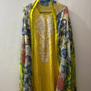 Pakistani Kurta And Dupatta Set