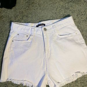 BillieJeans White Colour Shorts 🤍🤍