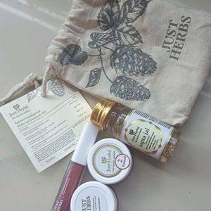 makeup kit by just herbs  this is special the ki