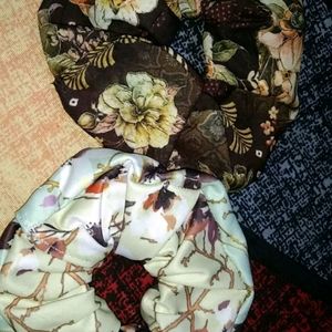 2 Printed Scrunchies