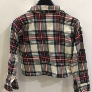 Plaids/Checks Shirt With Black Sleeveless Inner To