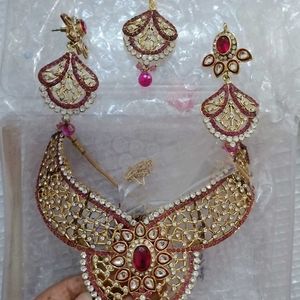 Stone Studded Jewellery Set