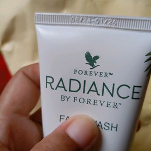 Forever Radiance Face wash