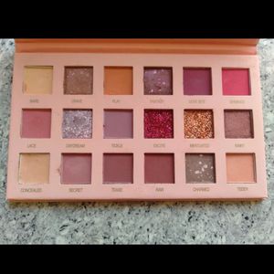 Huda Nude Eyeshadow Palette