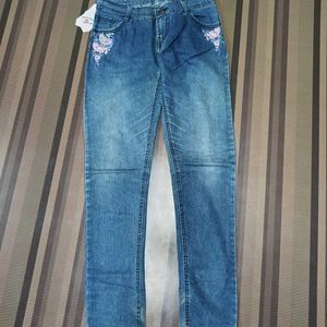 Z-33 Size 30 Slim Fit Women Denim Jeans