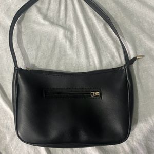 Black Basic Shoulder Bag