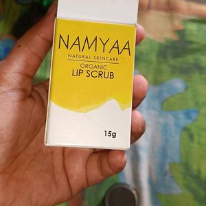 Namyaa Lip Scrub