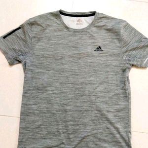 ADIDAS - UNISEX T-SHIRT. no Flaws.